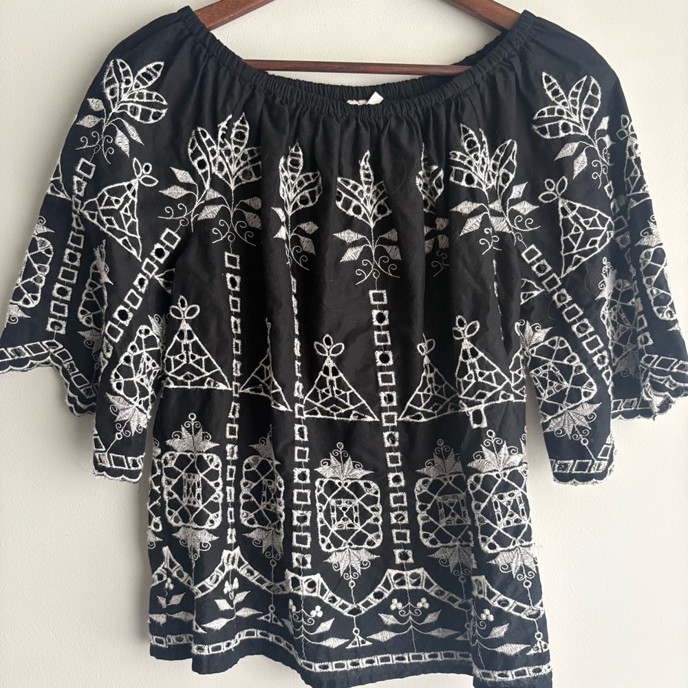GAP XS Black & White Embroidered Off Shoulder Peasant Top Made in India